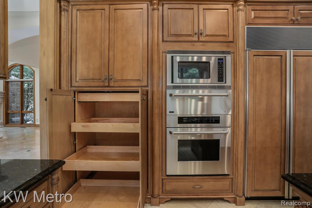1553 Scenic Hollow Rochester, MI 48306 - Photo 12 of 65
