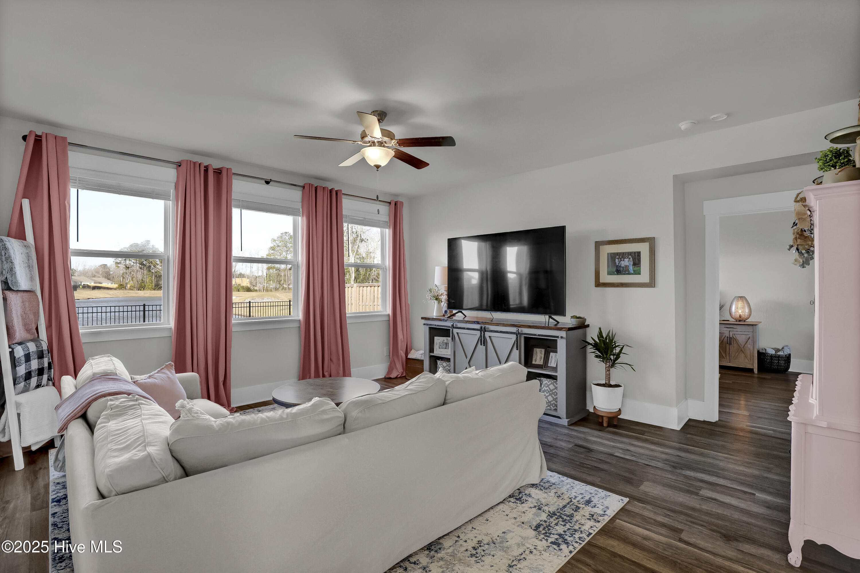 511 Edgewater Way Surf City, NC 28445 - Photo 17 of 61 Living Room