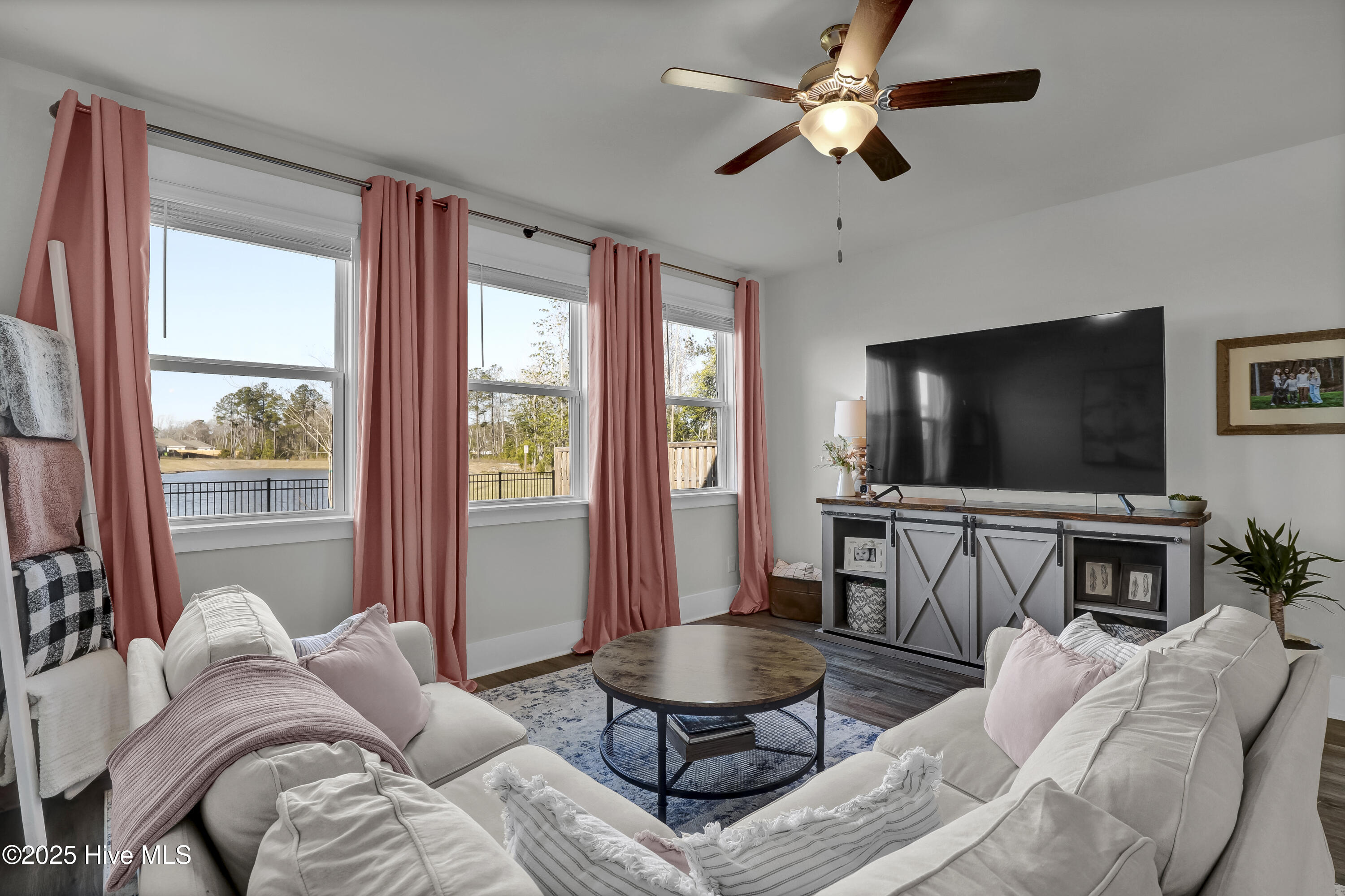 511 Edgewater Way Surf City, NC 28445 - Photo 18 of 61 Living Room