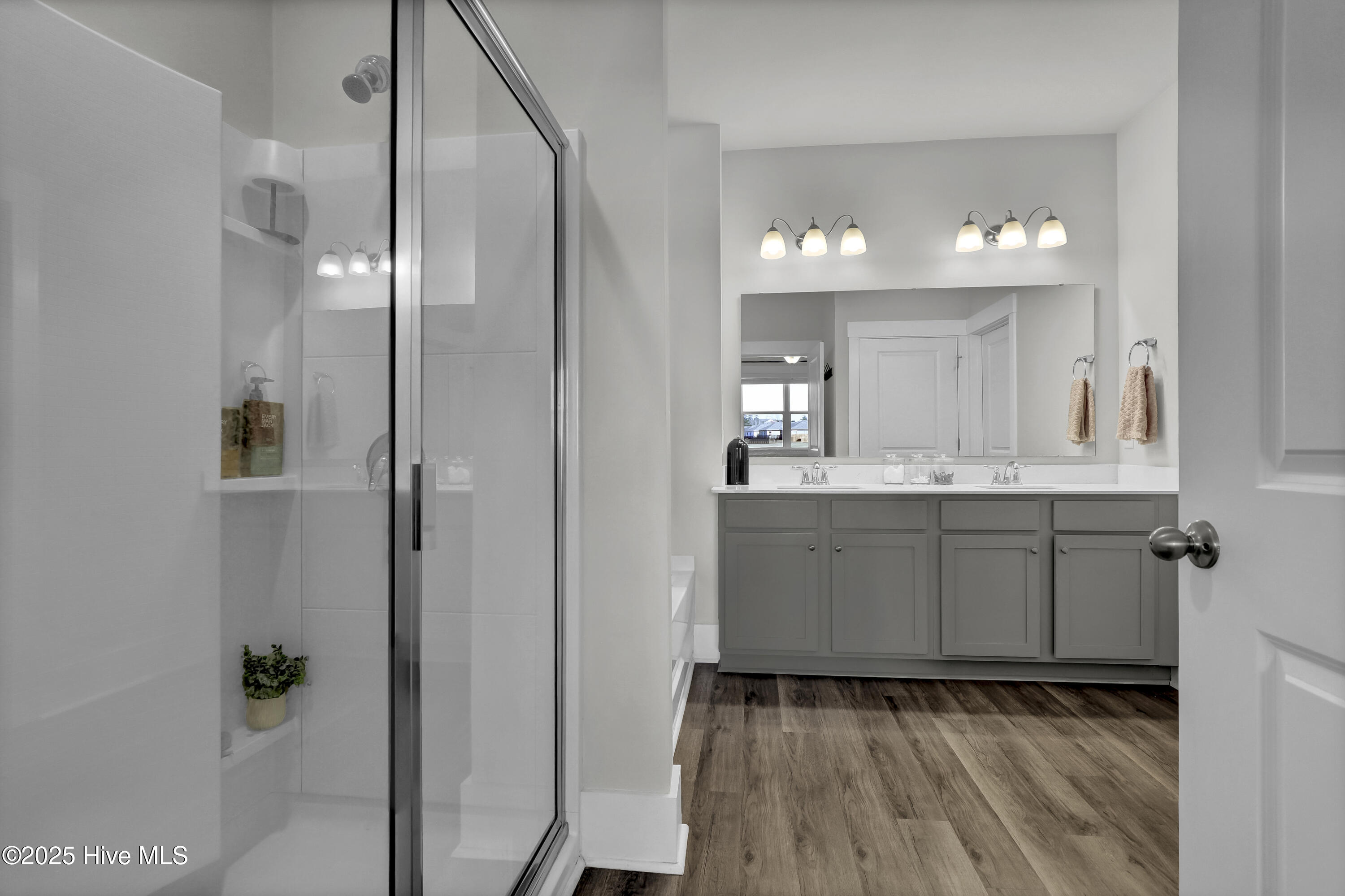 511 Edgewater Way Surf City, NC 28445 - Photo 23 of 61 Master Bathroom, 1st Floor