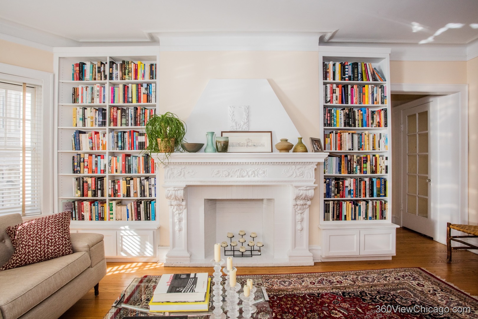 546 West Brompton Avenue, Unit 2S Chicago, IL 60657 - Photo 7 of 17 a living room with a couch and a book shelf