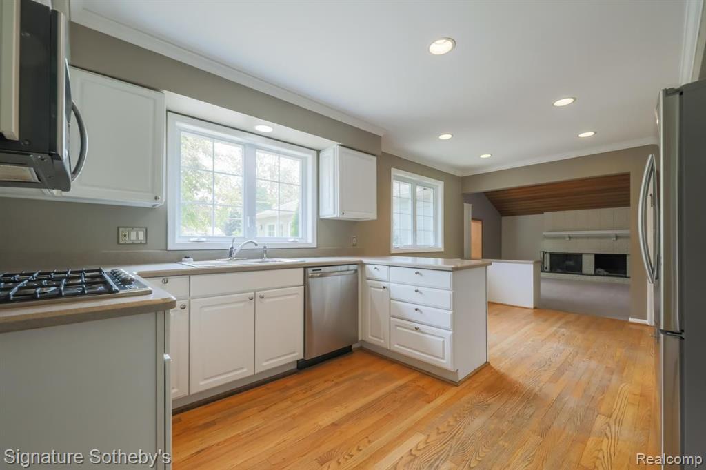 5139 Wing Lake Road Bloomfield Hills, MI 48302 - Photo 13 of 43