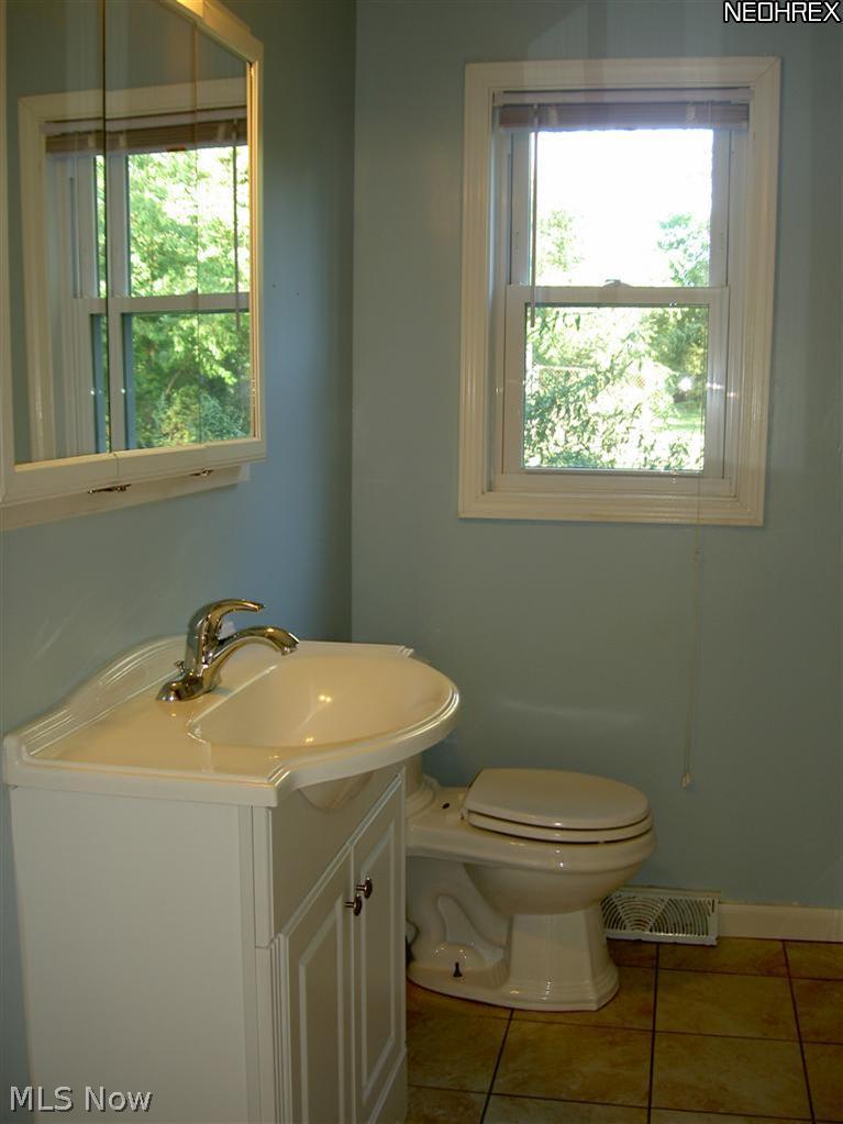 1663 Van Lynn Road Akron, OH 44306 - Photo 5 of 7 Gallery Image 5
