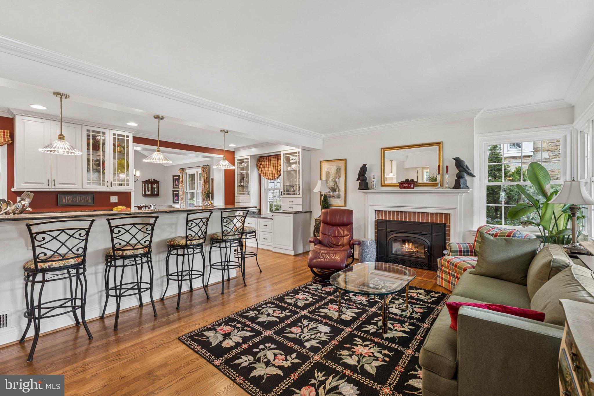 627 Yarmouth Road Baltimore, MD 21286 - Photo 7 of 59 Charming open-concept living space.