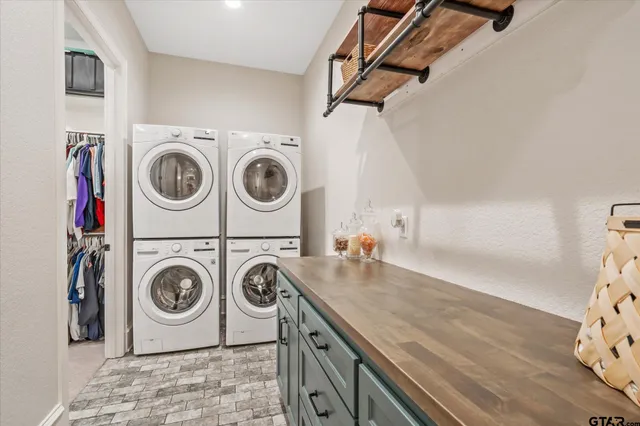 $759,900 | 15373 Lakeside Drive, Tyler, TX 75707