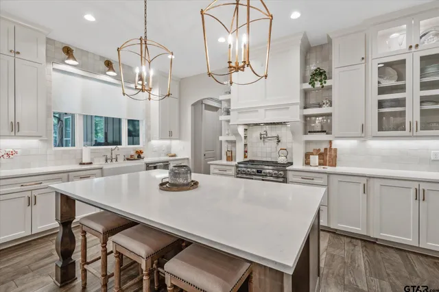 $759,900 | 15373 Lakeside Drive, Tyler, TX 75707