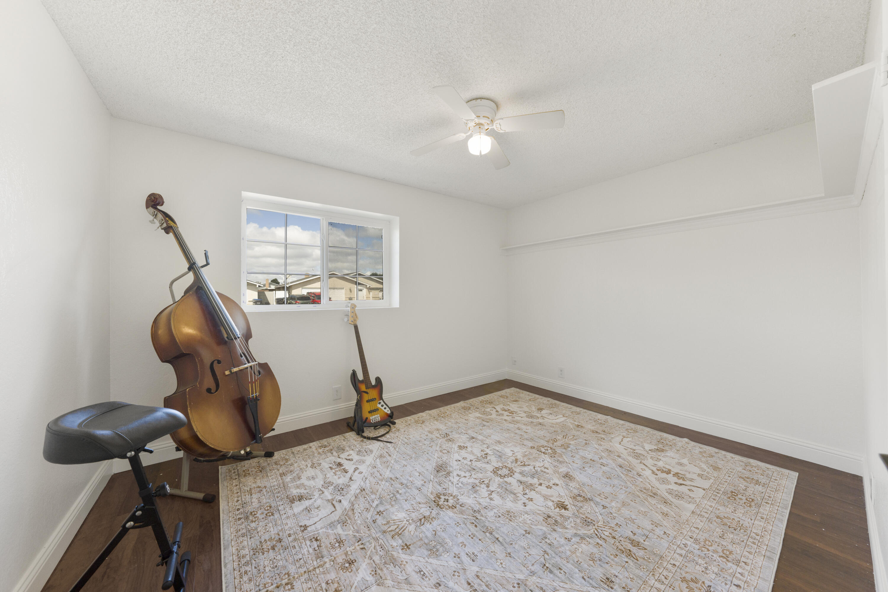 908 Northpoint Place Lompoc, CA 93436 - Photo 15 of 21 a view of room with gym equipment