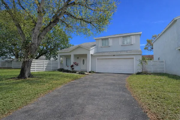 a view of a house with a back yard