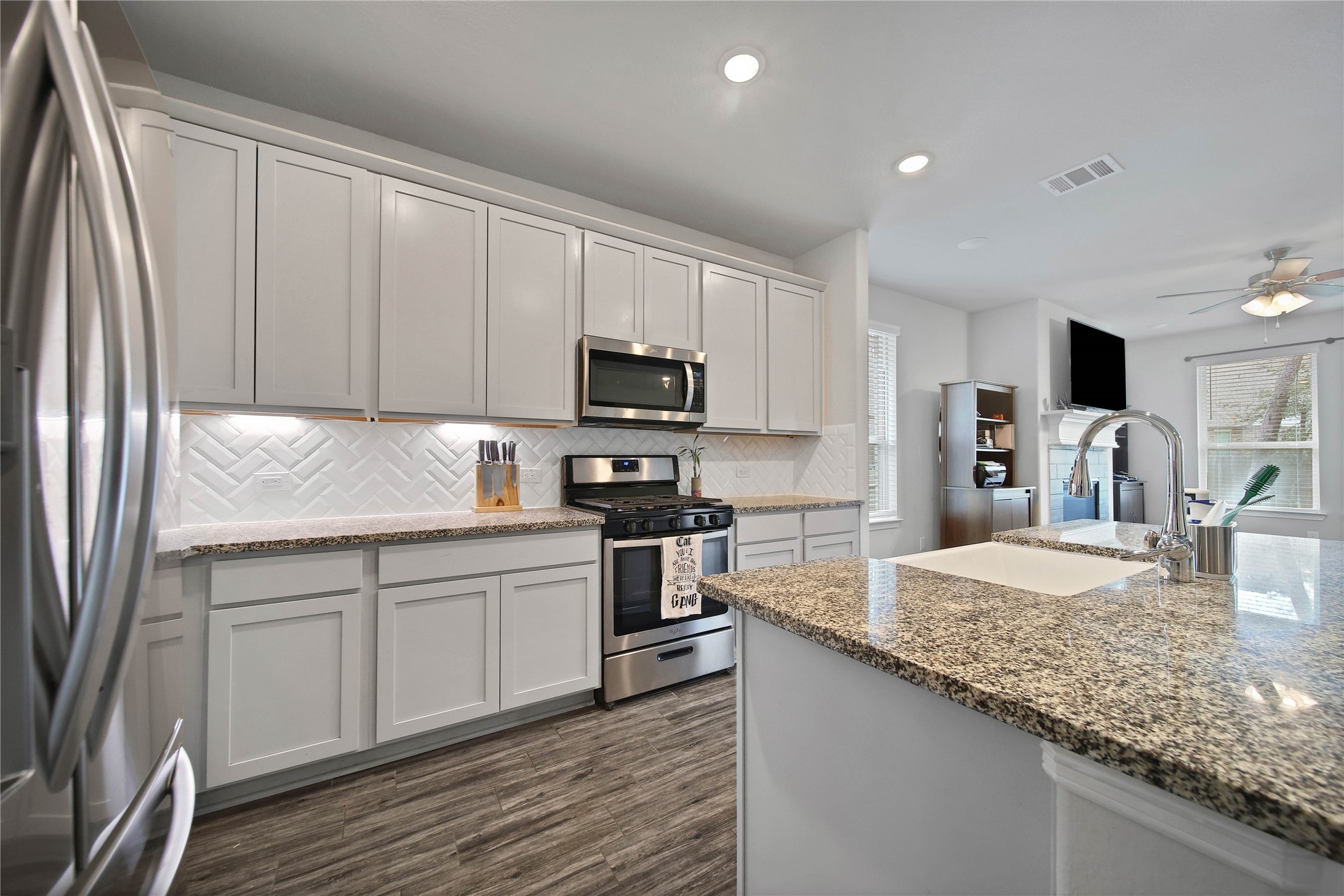 331 Silver Carp Trail Conroe, TX 77318 - Photo 9 of 49