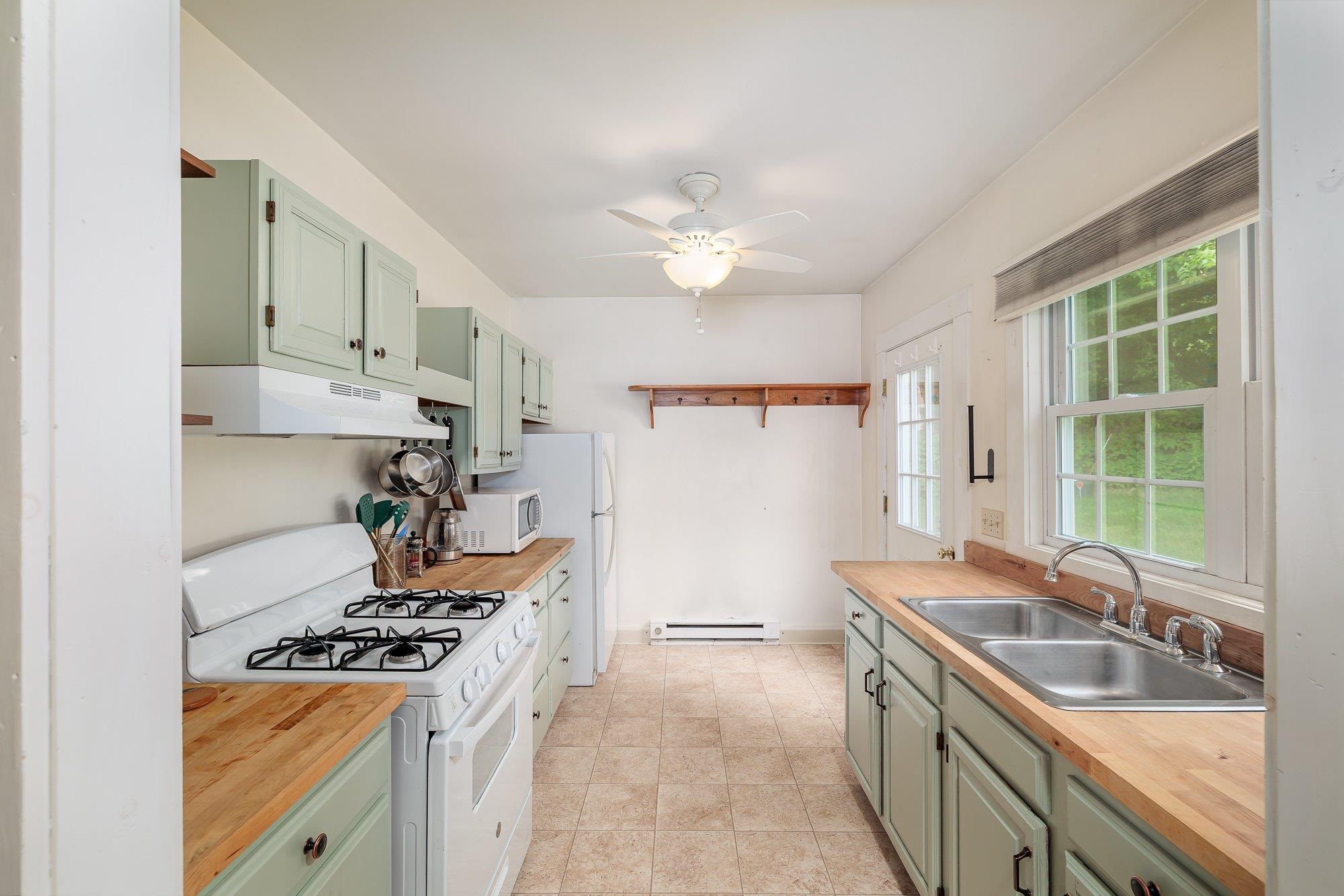 425 Nebraska Valley Road Stowe, VT 05672 - Photo 8 of 23