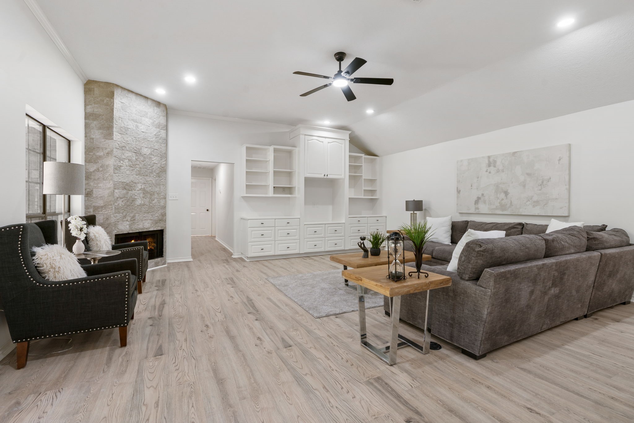 10 Autumn Oaks Drive Baytown, TX 77521 - Photo 14 of 38 a living room with furniture and a wooden floor