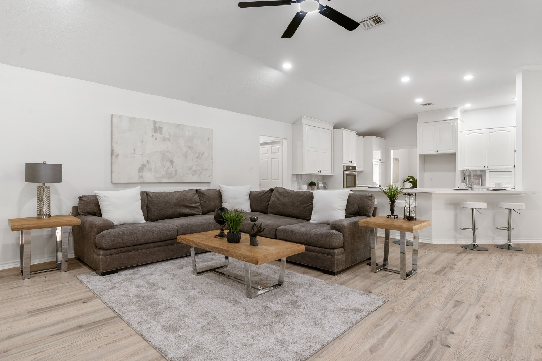 10 Autumn Oaks Drive Baytown, TX 77521 - Photo 16 of 38 a living room with furniture and a wooden floor