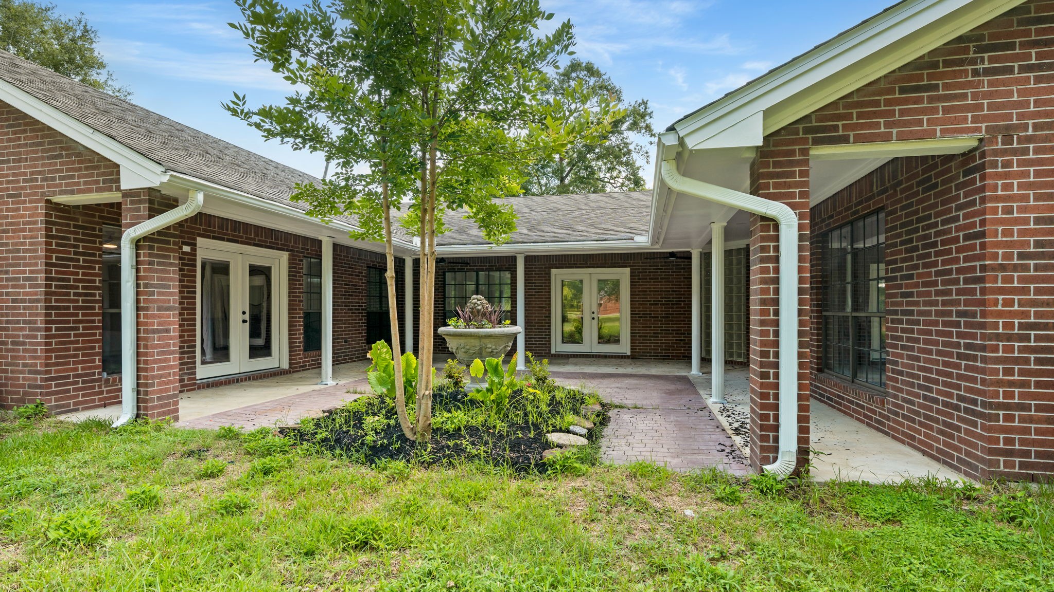 10 Autumn Oaks Drive Baytown, TX 77521 - Photo 38 of 38 a view of a house with porch and garden