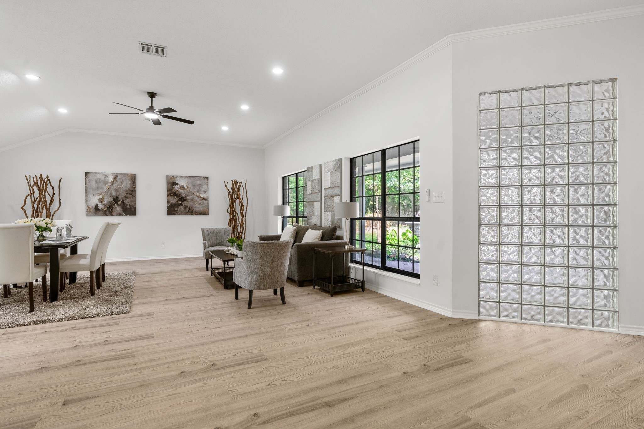 10 Autumn Oaks Drive Baytown, TX 77521 - Photo 6 of 38 a living room with furniture and wooden floor