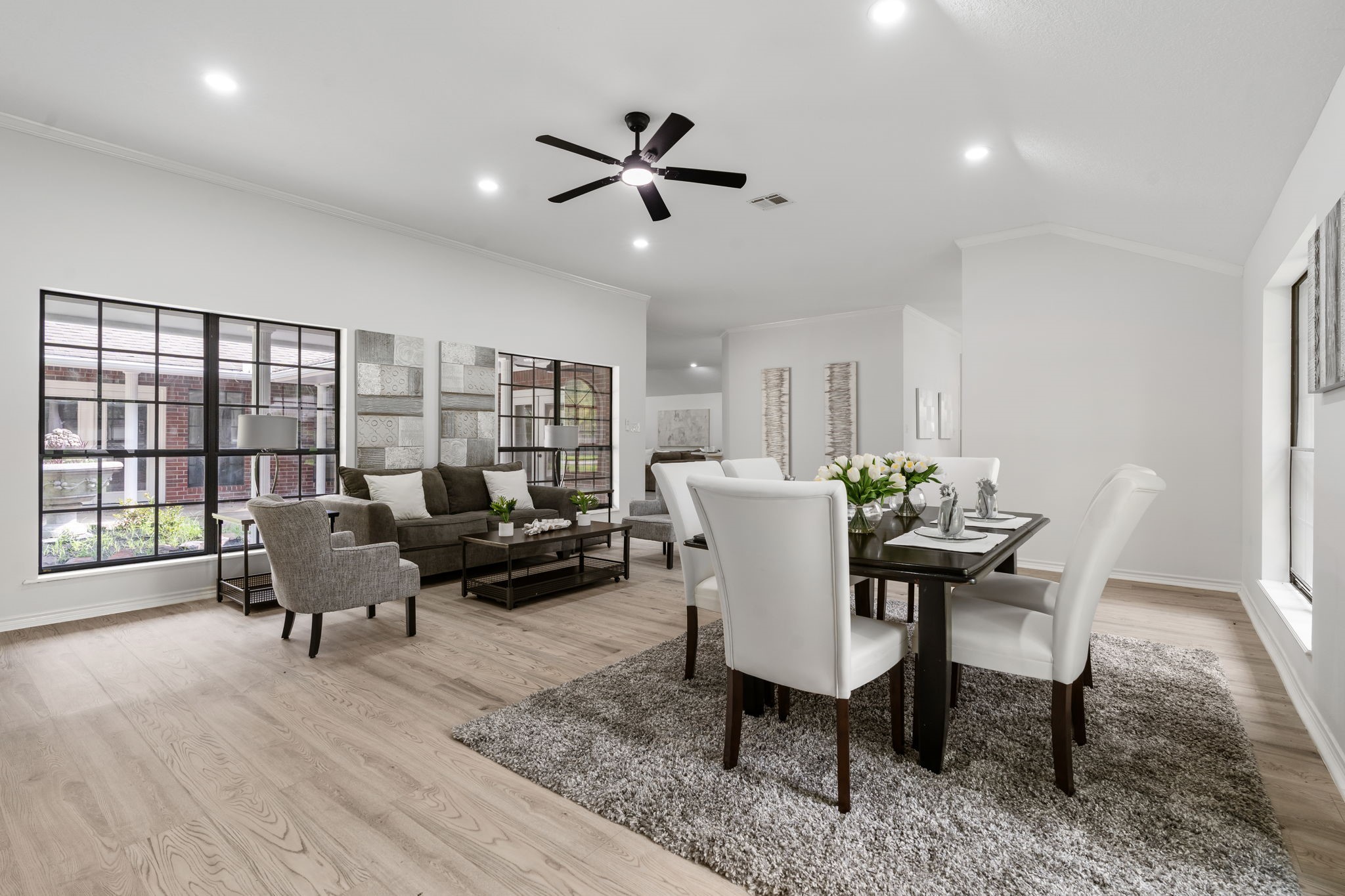 10 Autumn Oaks Drive Baytown, TX 77521 - Photo 9 of 38 a living room with furniture and a large window
