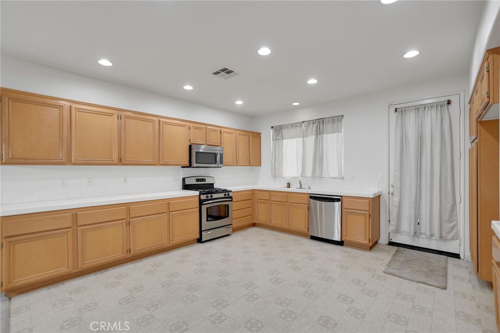 1279 Cedar Hollow Road Beaumont, CA 92223 - Photo 13 of 30 Virtually staged kitchen
