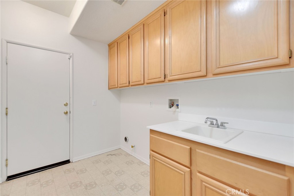 1279 Cedar Hollow Road Beaumont, CA 92223 - Photo 23 of 30 Laundry Room