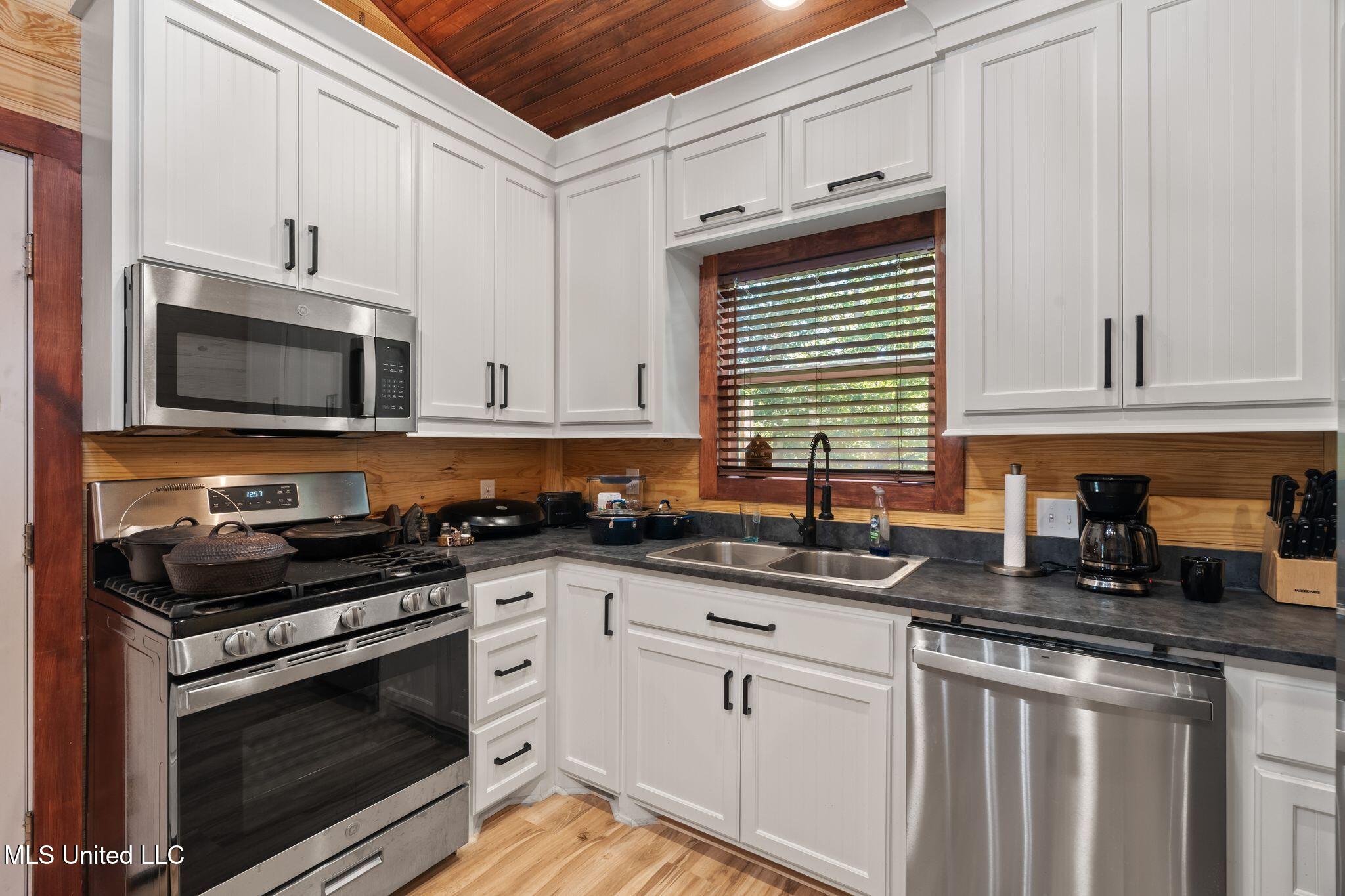 274 Game Reserve Road Columbia, MS 39429 - Photo 9 of 44 274_Game_Reserve_Rd-11