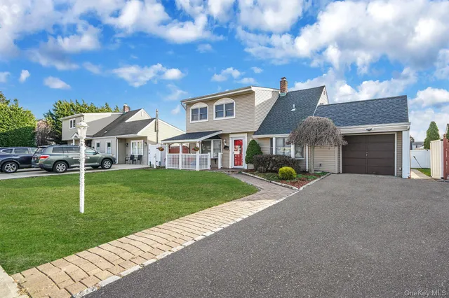 $699,000 | 32 Needle Lane, Levittown, NY 11756