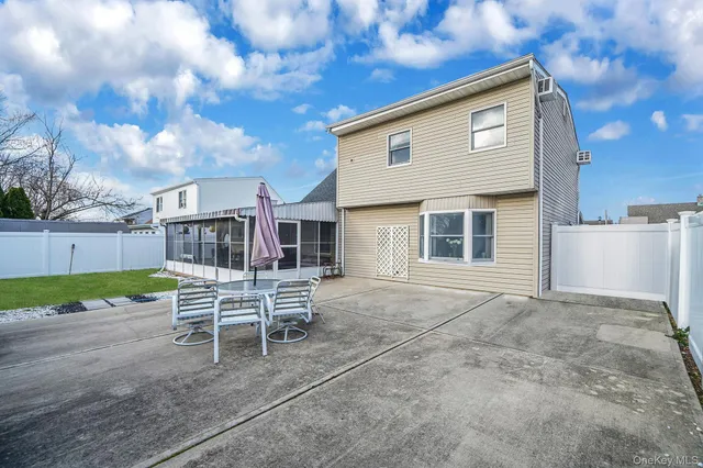 $699,000 | 32 Needle Lane, Levittown, NY 11756