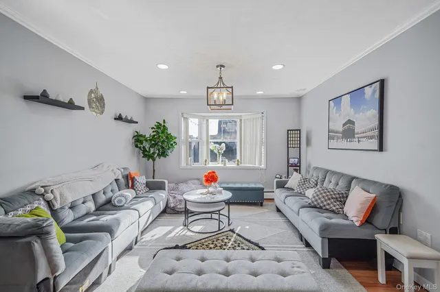 $699,000 | 32 Needle Lane, Levittown, NY 11756