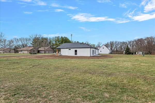 $394,900 | 14 Willow Street, Bethany, IL 61914