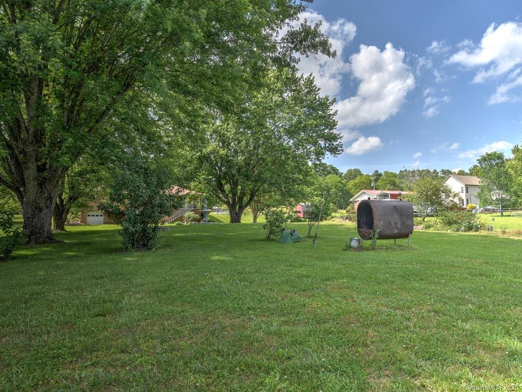 999 Baldwin Road Arden, NC 28704 - Photo 3 of 6 Gallery Image 3