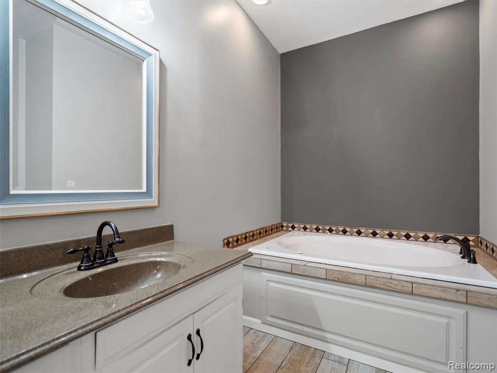 9480 Hartland Road Fenton, MI 48430 - Photo 20 of 70