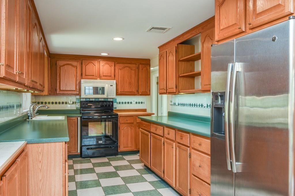 16 Charlesgate Road Walpole, MA 02081 - Photo 9 of 29 Gallery Image 9