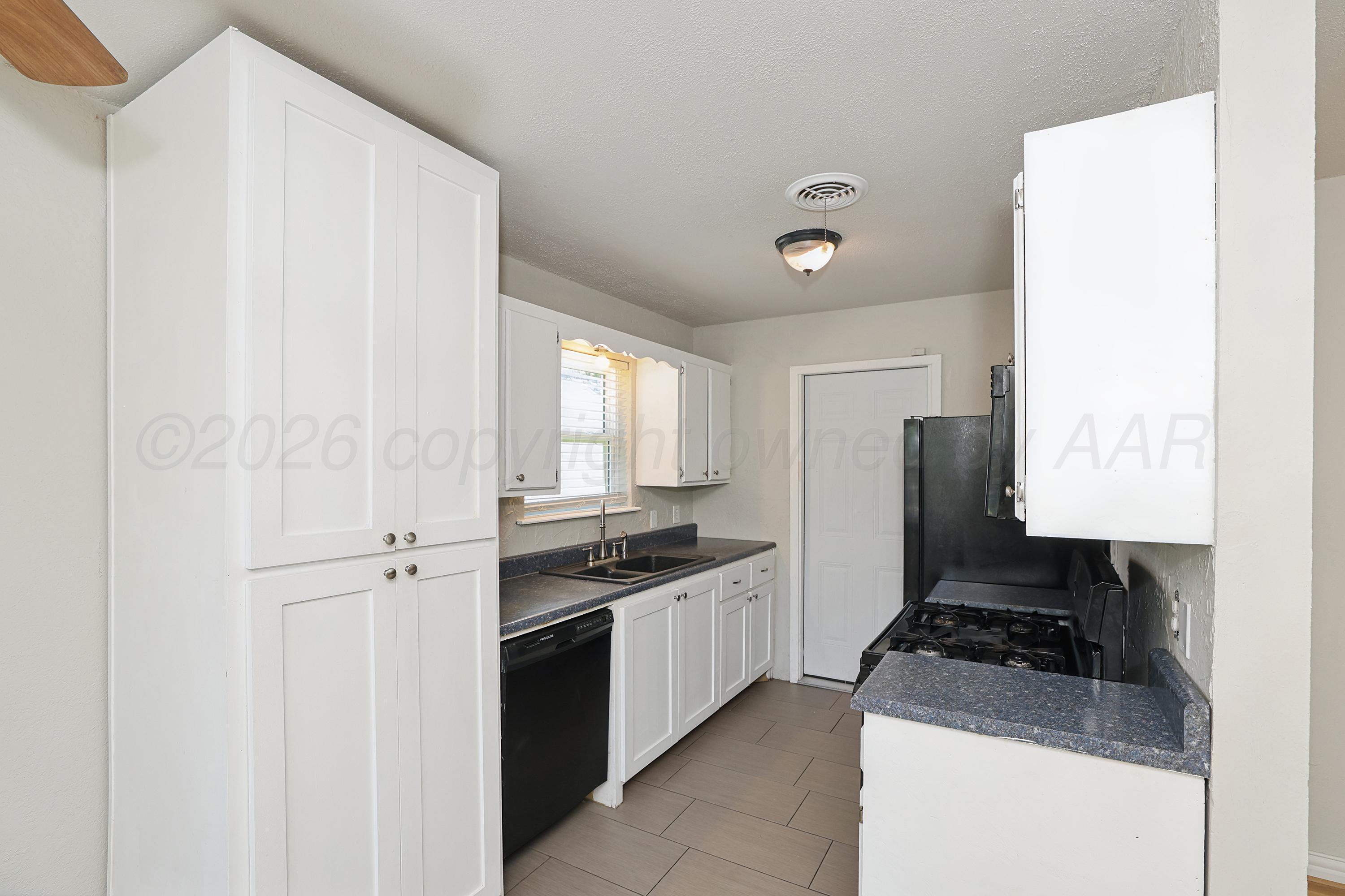 5144 Royce Drive Amarillo, TX 79110 - Photo 7 of 22 7-Kitchen