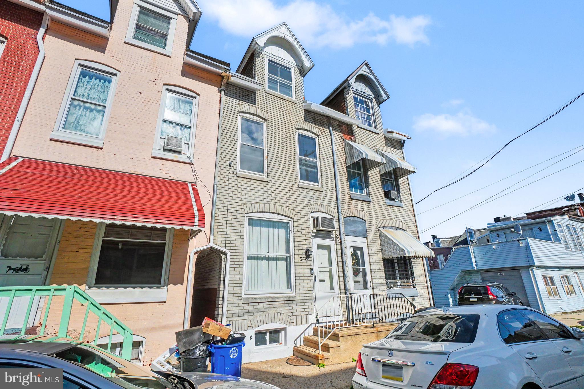 546 Locust Street Reading, PA 19604 - Photo 3 of 31