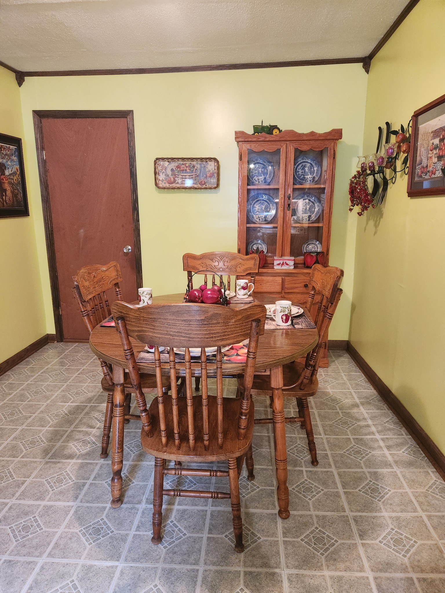 300 South Russell Street Portland, TN 37148 - Photo 8 of 14 a view of a dining room with furniture