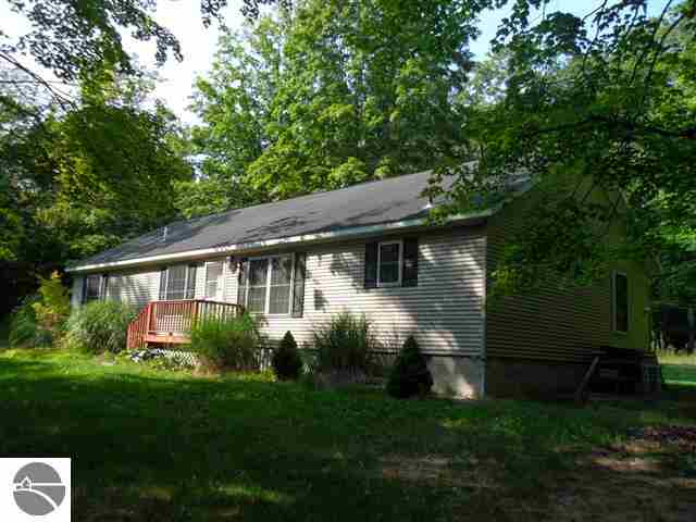 3550 North Putnam Road Suttons Bay, MI 49682 - Photo 3 of 37 1747288-2.JPG