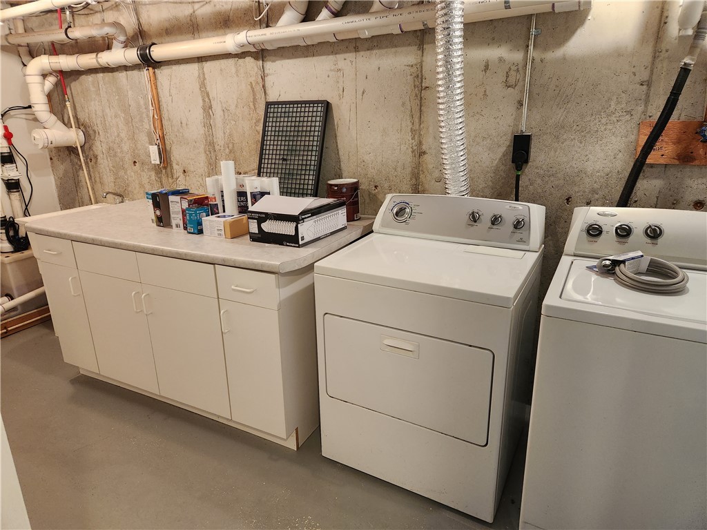 17 Fairway Circle Hopkinton, RI 02832 - Photo 20 of 30 Large laundry room