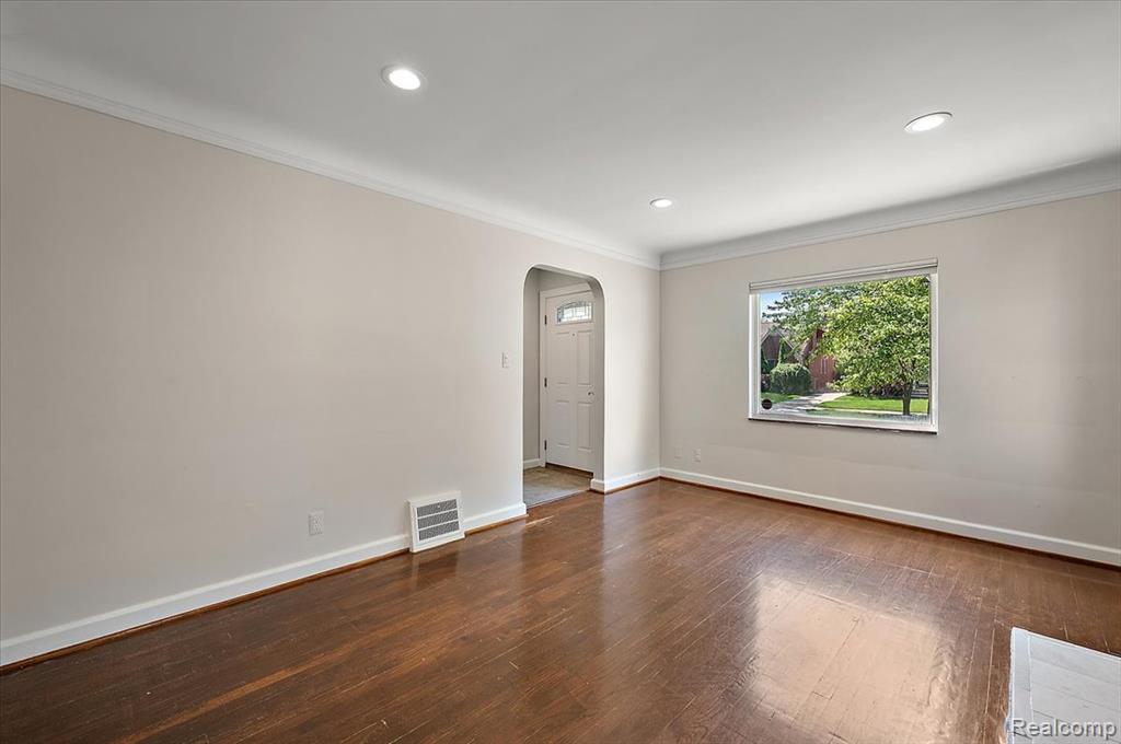 1450 Hampton Road Grosse Pointe Woods, MI 48236 - Photo 9 of 53