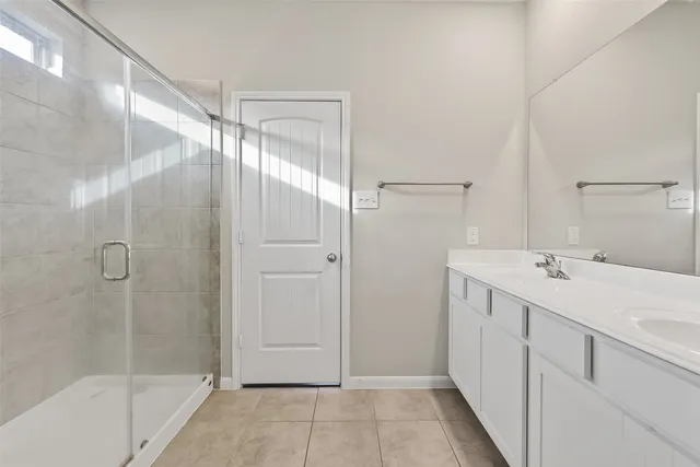 an empty room with wooden floor and ceiling fan