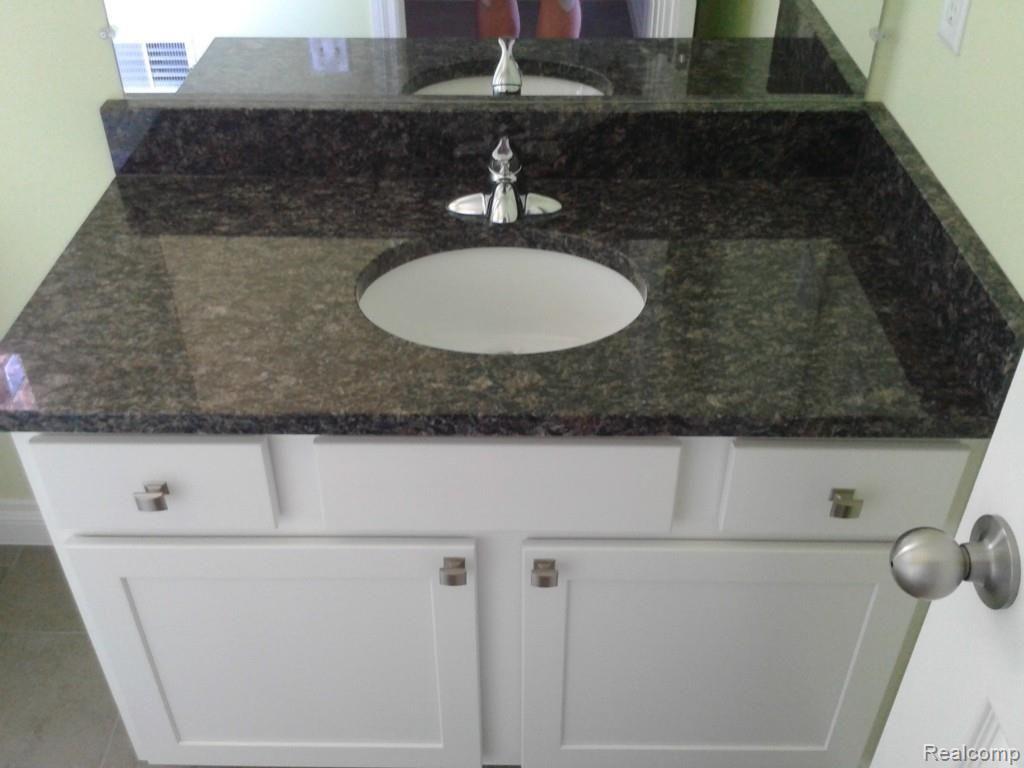 1701 B Waverly Road Ann Arbor, MI 48103 - Photo 7 of 11 023.jpg