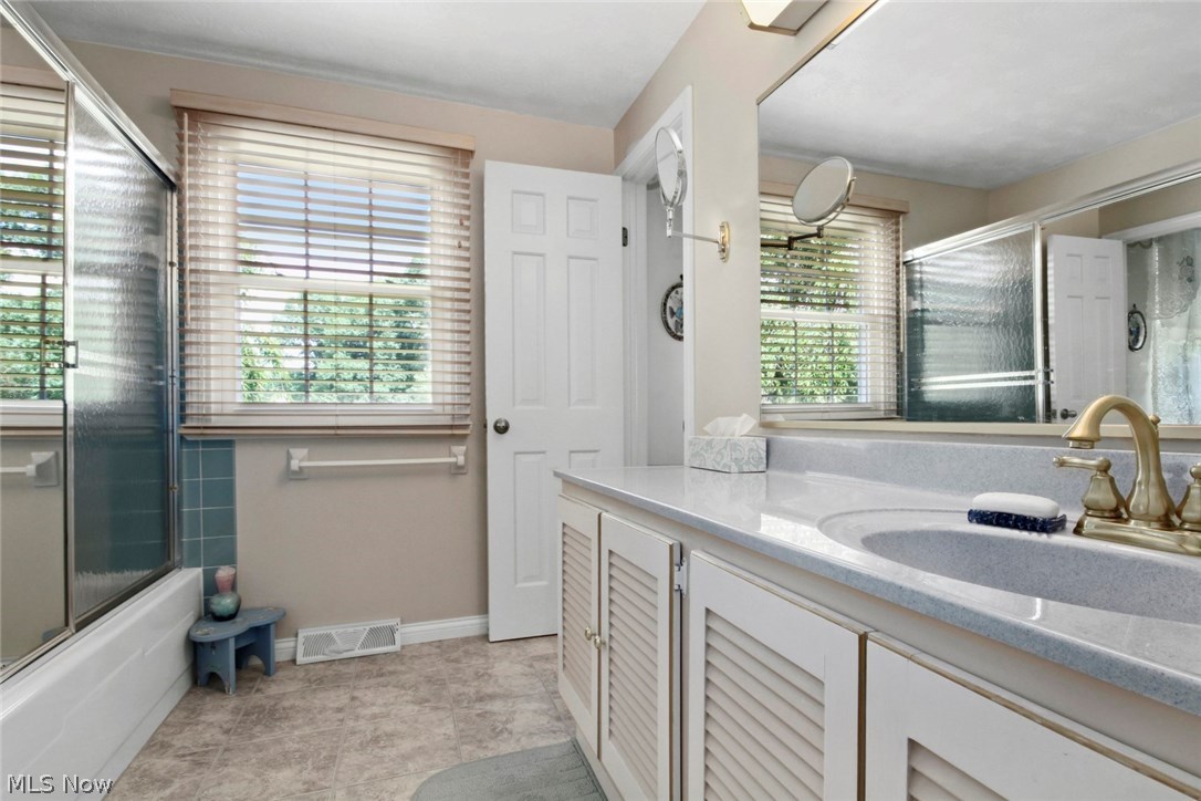 7115 Cool Road Canfield, OH 44406 - Photo 15 of 24 Full bath on upper level has access from master as well as hallway.