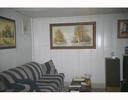 74 Noblestown Road Carnegie, PA 15106 - Photo 2 of 8 Living Room.