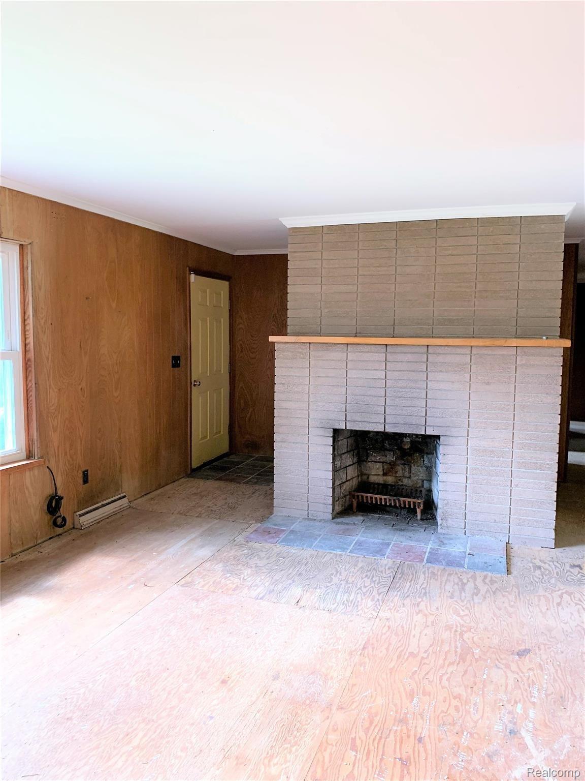 12303 Newman Road Brighton, MI 48114 - Photo 7 of 25 family room