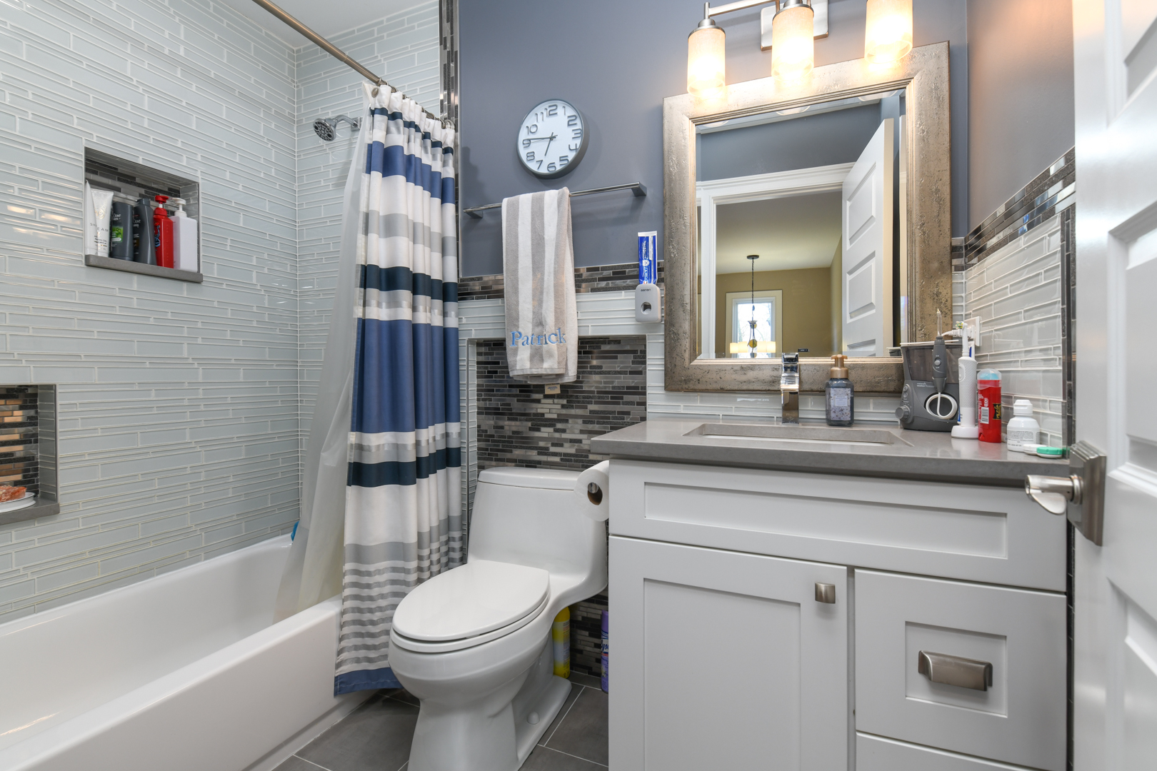 111 Grace Lane Fox River Grove, IL 60021 - Photo 23 of 33 a bathroom with a toilet a sink and a bathtub