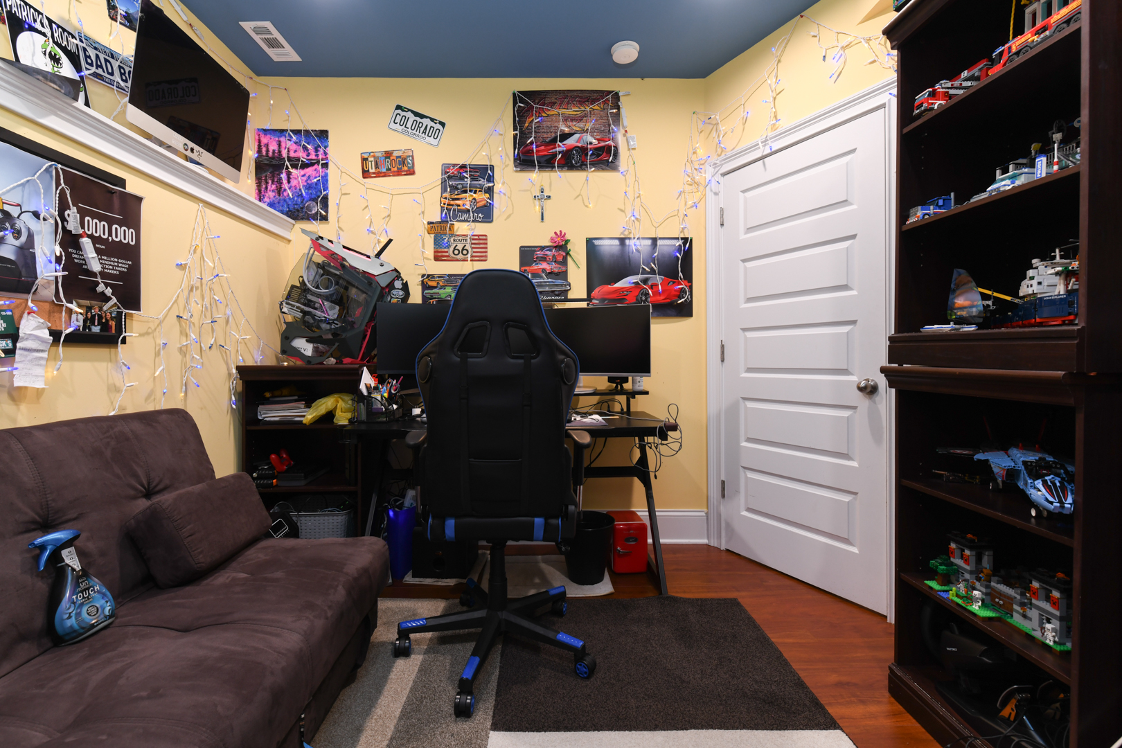 111 Grace Lane Fox River Grove, IL 60021 - Photo 32 of 33 a view of livingroom with furniture and toys