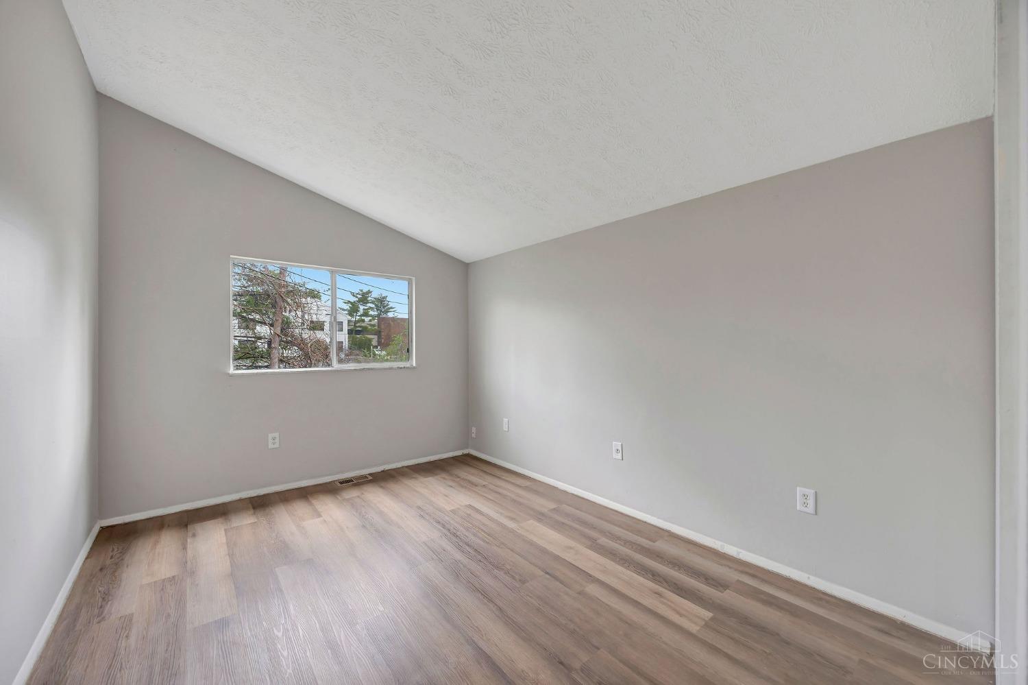 7752 Montgomery Road, Unit 8 Cincinnati, OH 45236 - Photo 33 of 35
