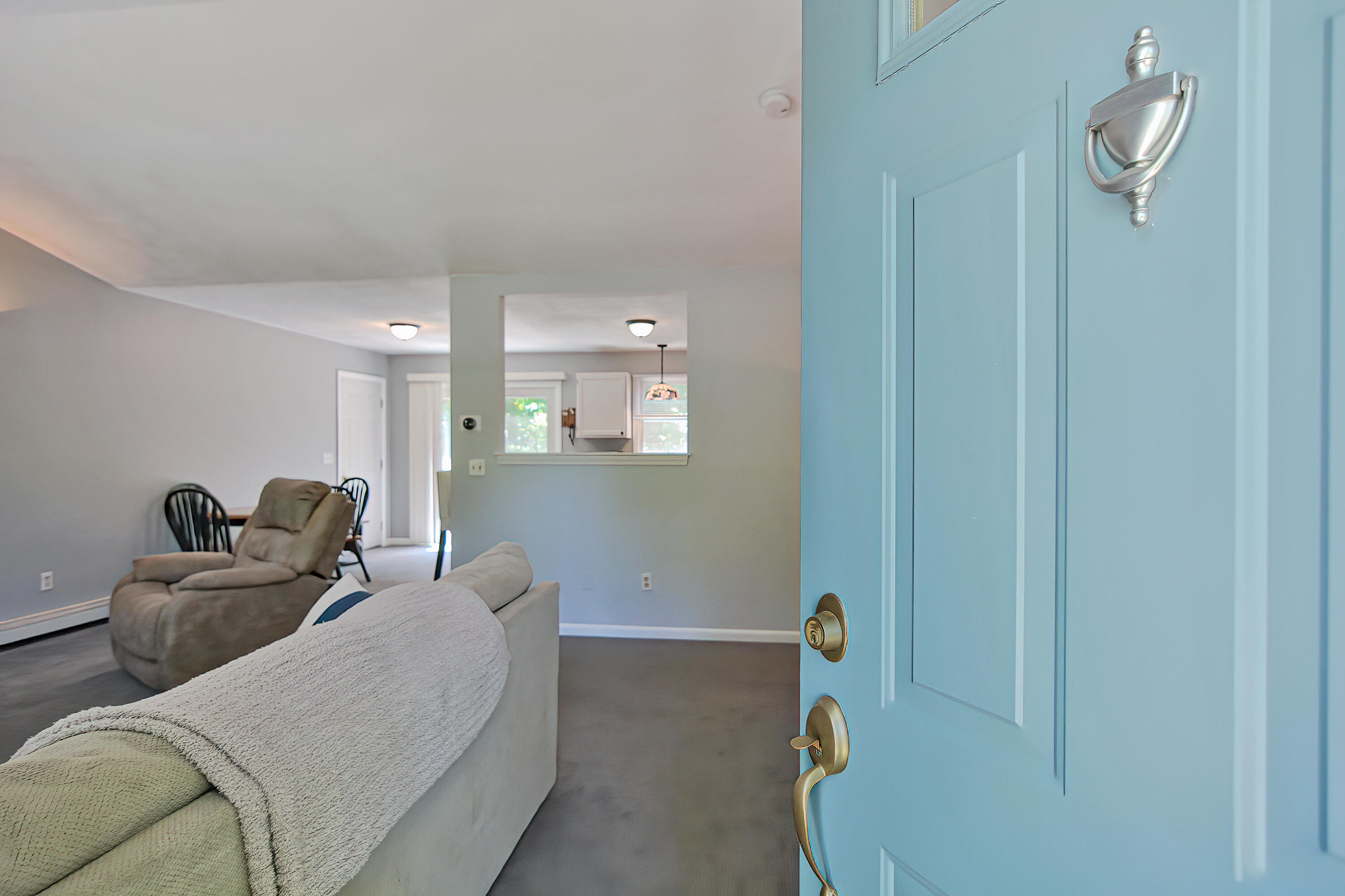 2 King Arthurs Way Buzzards Bay, MA 02532 - Photo 4 of 29 a living room with furniture