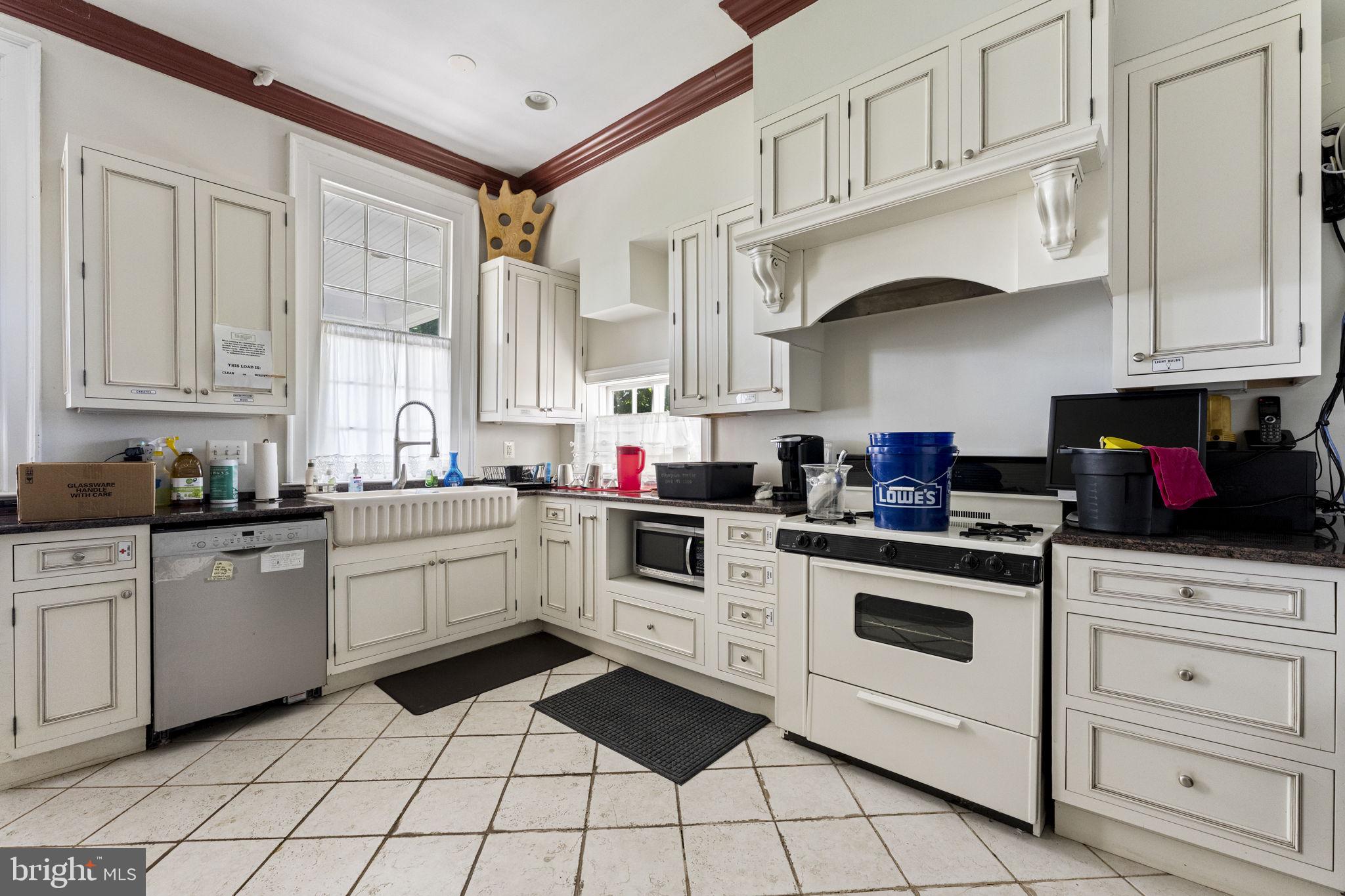 6190 Georgetown Road Broad Run, VA 20137 - Photo 49 of 95 The kitchen