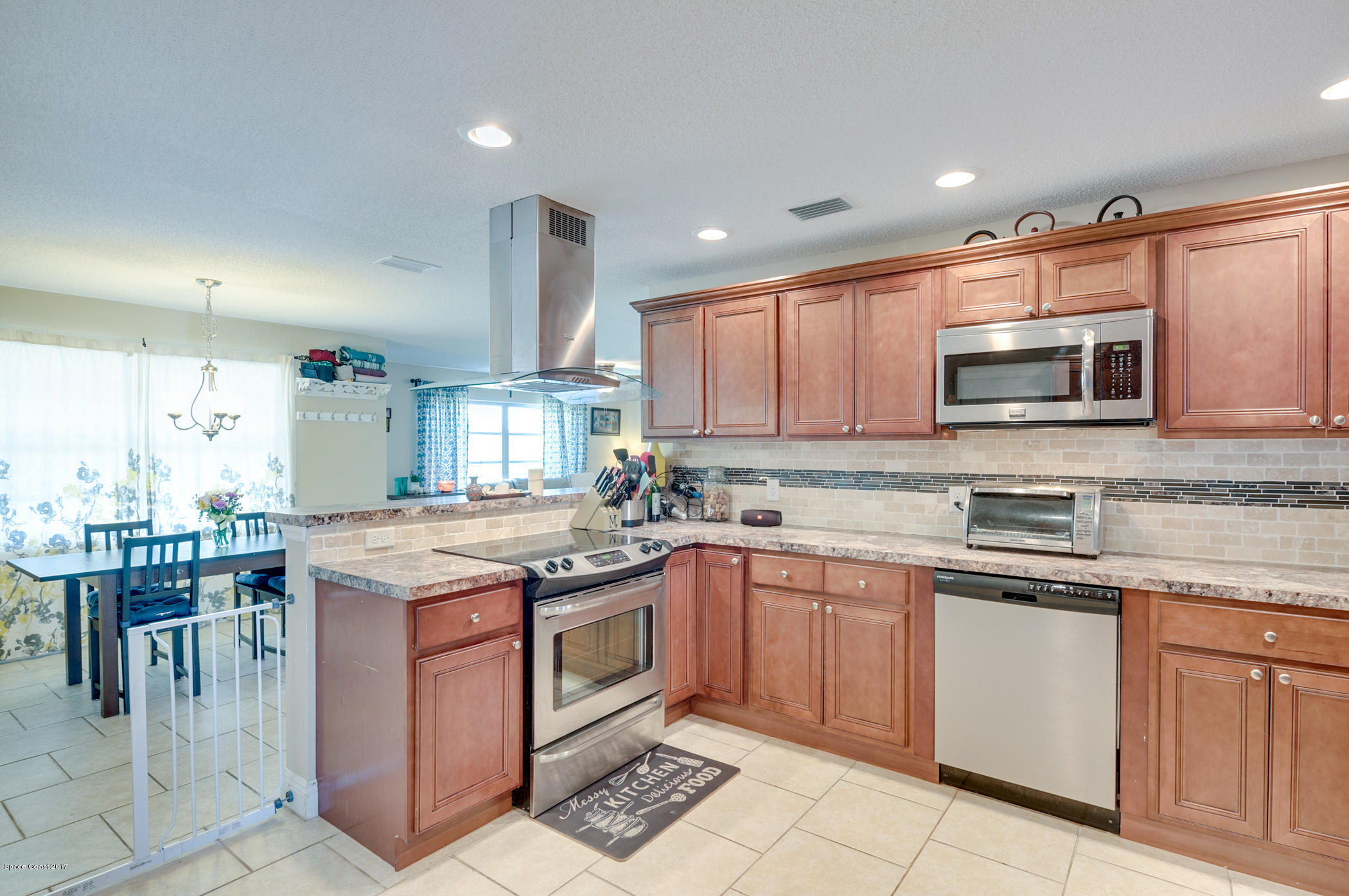 2261 Montgomery Road Melbourne, FL 32935 - Photo 19 of 36 Kitchen/ Dining