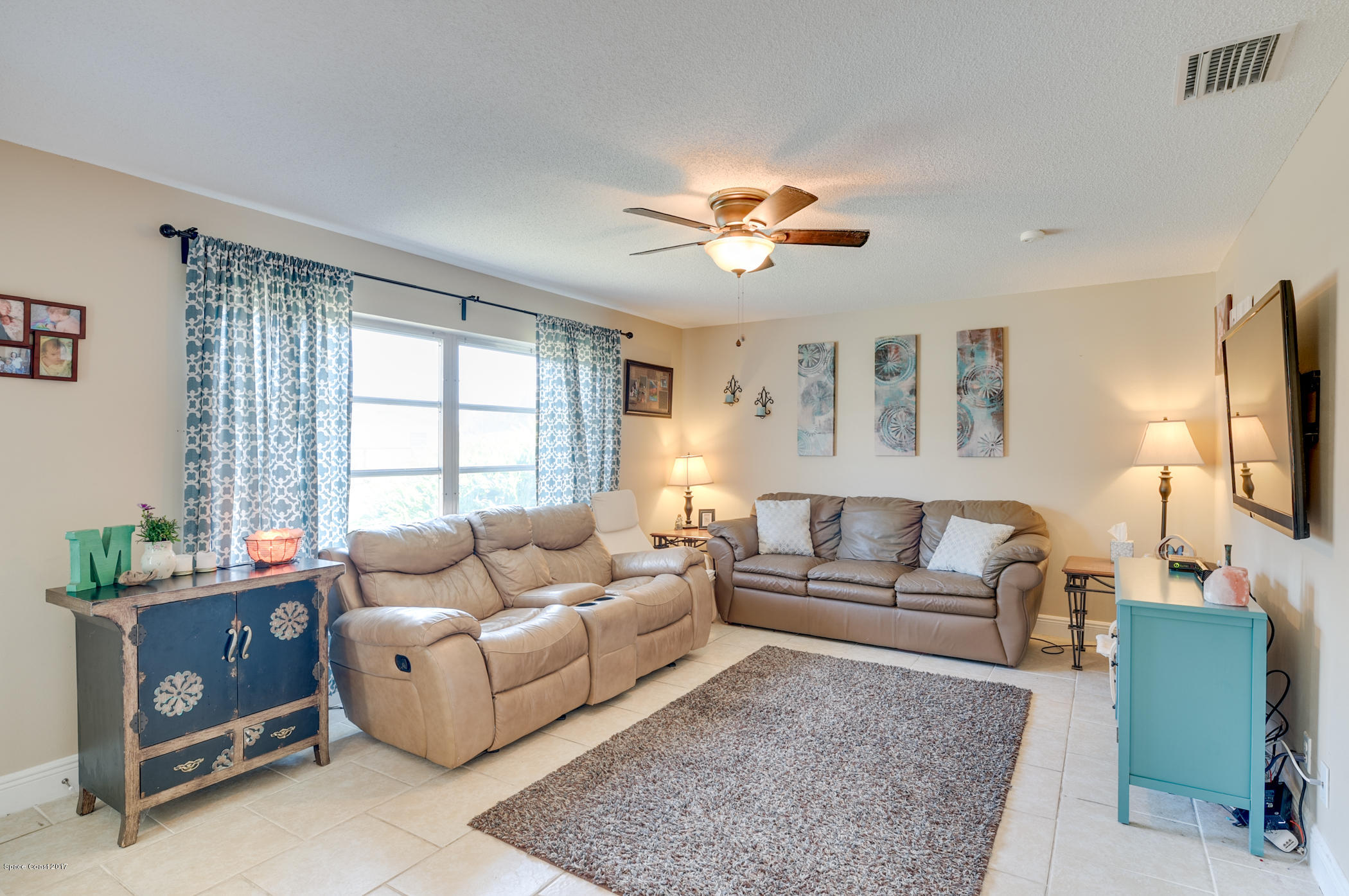 2261 Montgomery Road Melbourne, FL 32935 - Photo 8 of 36 Living Room