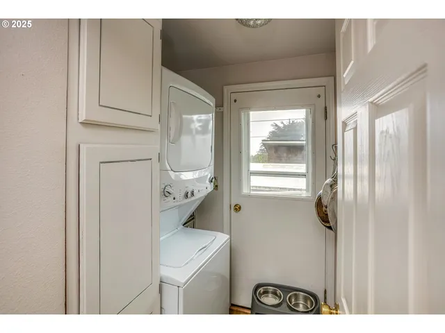 $450,000 | 6185 Columbia Street, Arch Cape, OR 97102