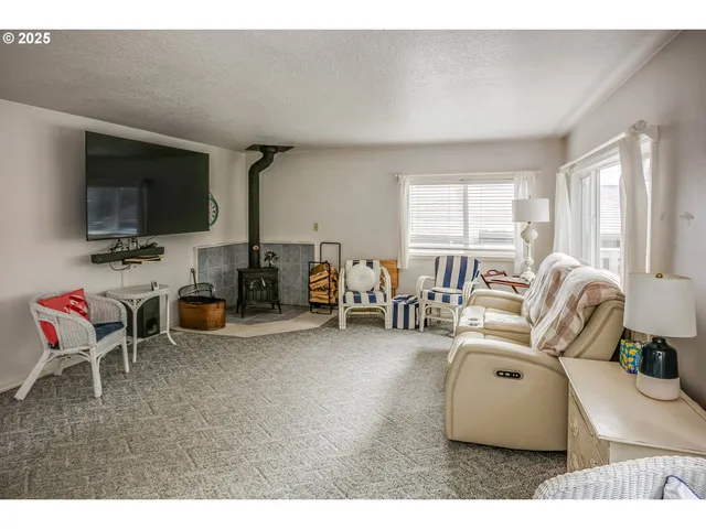 $450,000 | 6185 Columbia Street, Arch Cape, OR 97102