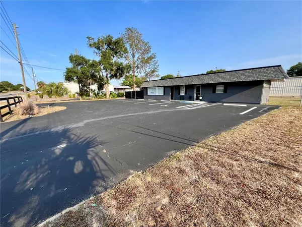 $2,000 | 2044 East Orange Avenue, Eustis, FL 32726